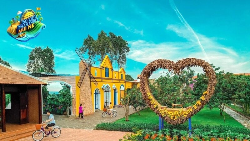 Các Điểm Tham Quan Gần Căn Nhà Màu Tím