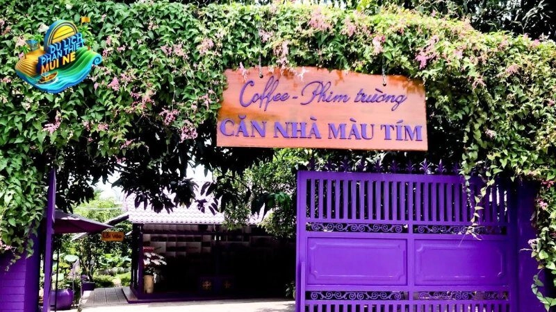 Review Phim Trường Căn Nhà Màu Tím